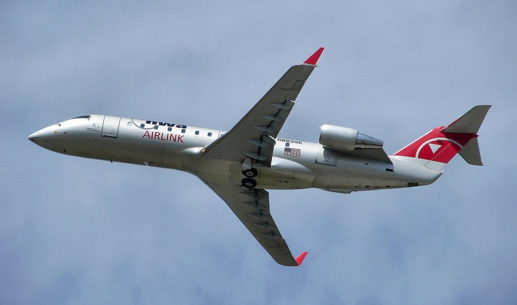 Pinnacle Airlines CRJ-200 in Northwest Airlink colours flying with its landing gear extended