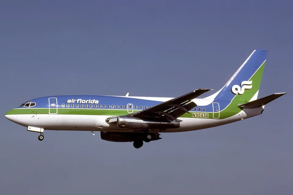 Representative Air Florida Boeing 737 bearing registration N9043U.