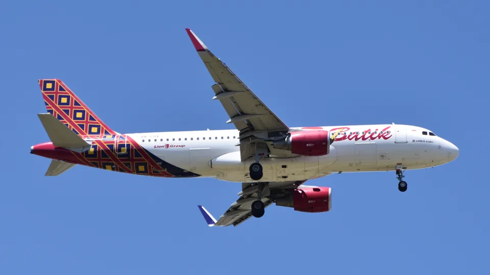 Batik Air Airbus A320 PK-LUV approaching Perth with landing gear extended.