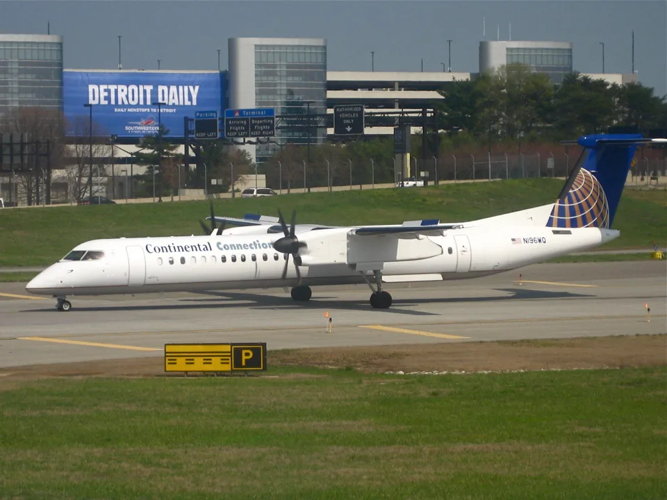 Colgan Q400 N196WQ at Baltimore-Washington Airport.