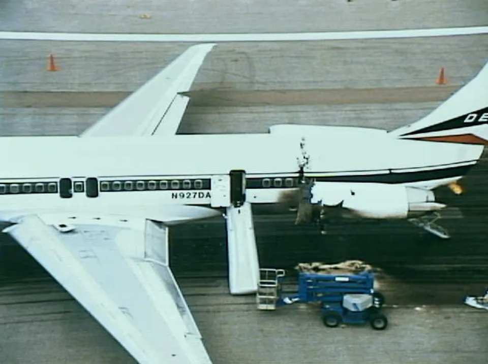 Damage to N927DA's aft left fuselage and left engine after the Pensacola accident