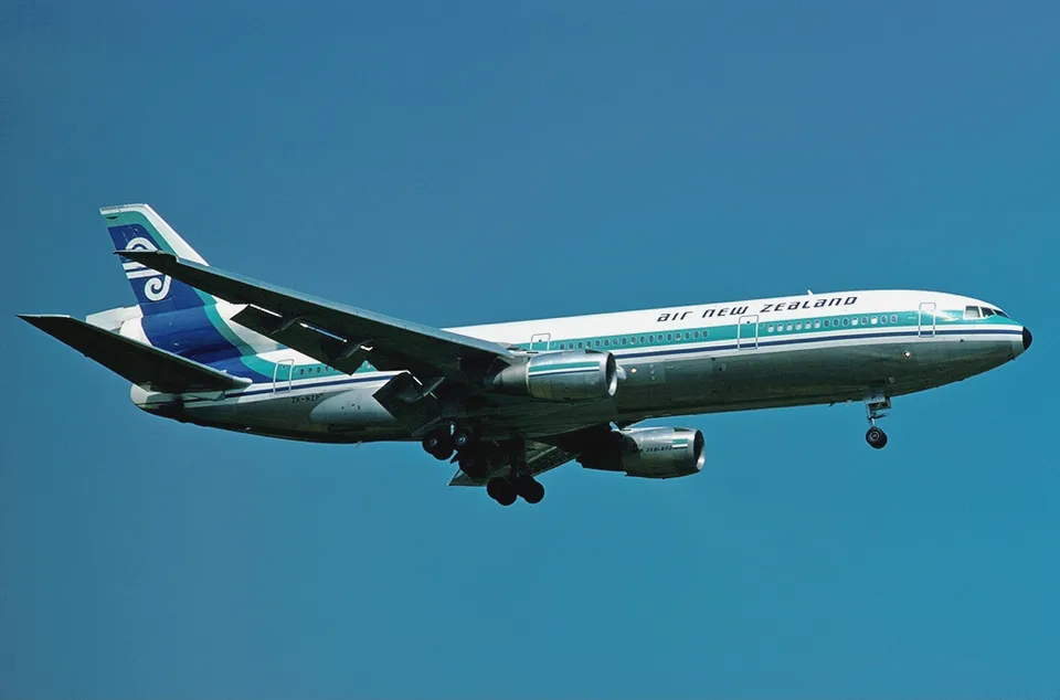 Air New Zealand DC10 ZK-NZP approaching Heathrow with landing gear extended