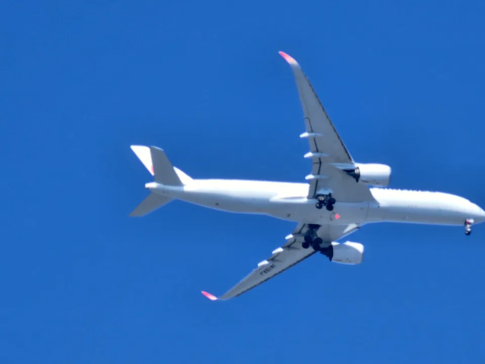 JAL Airbus A350 JA13XJ approaching Haneda in July 2023.