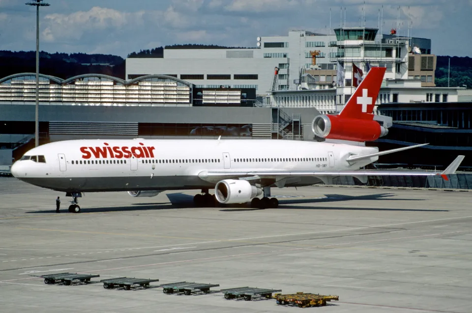 Swissair MD-11 HB-IWF at Zurich before the accident.